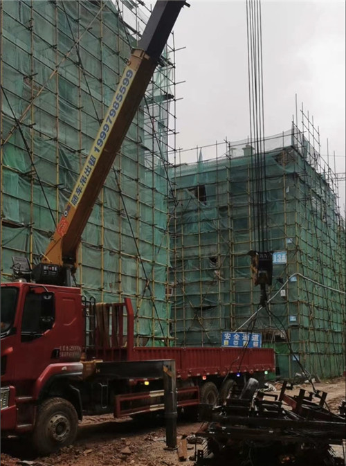 融水“慢工细活”—— 吊车的 “微动控制” 技术